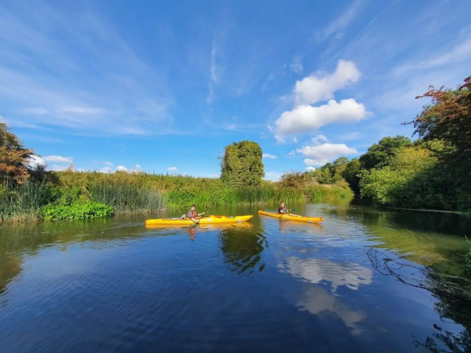 Photo to canoes hired by Canoe Trail